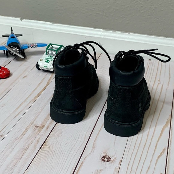 Black Waterproof Timberland Boots 🥾 - Picture 5 of 9